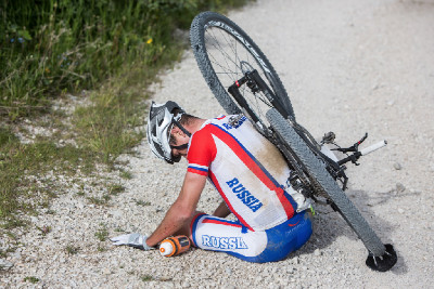 Rychlé sjezdy, šotolina a odkloněnné zatáčky byly zrádnou kombinací