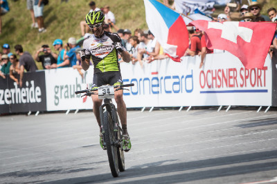 Ondřej Cink se raduje z bronzu