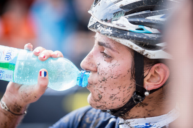 Mistrovství Evropy XCO 2015 - sobota - většina dam ladila nehty...