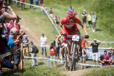 Jaroslav Kulhavý bojuje s Nino Schurterem