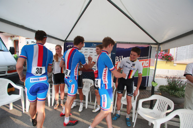 Češi si blahopřejí s Němci