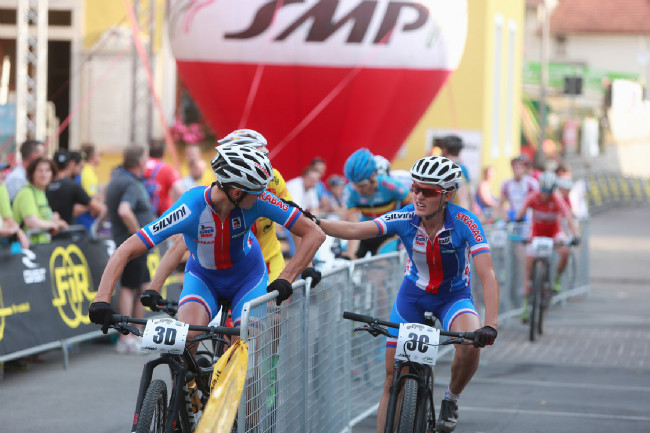 Bára vysílá Járu Kulhavého do posledního úseku