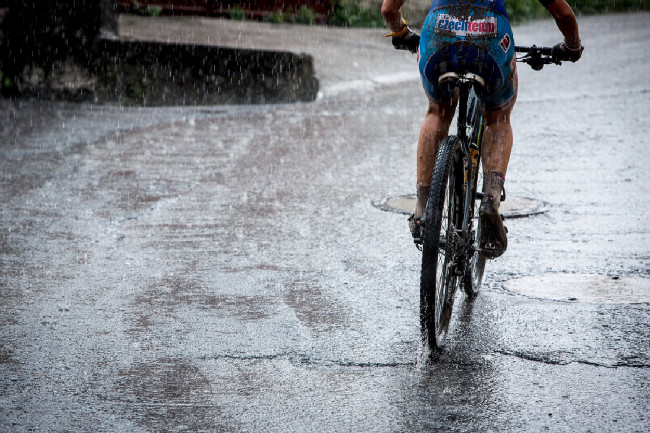 Mistrovství Evropy XCO 2015 - sobota - holčiny se doslova sprchovaly