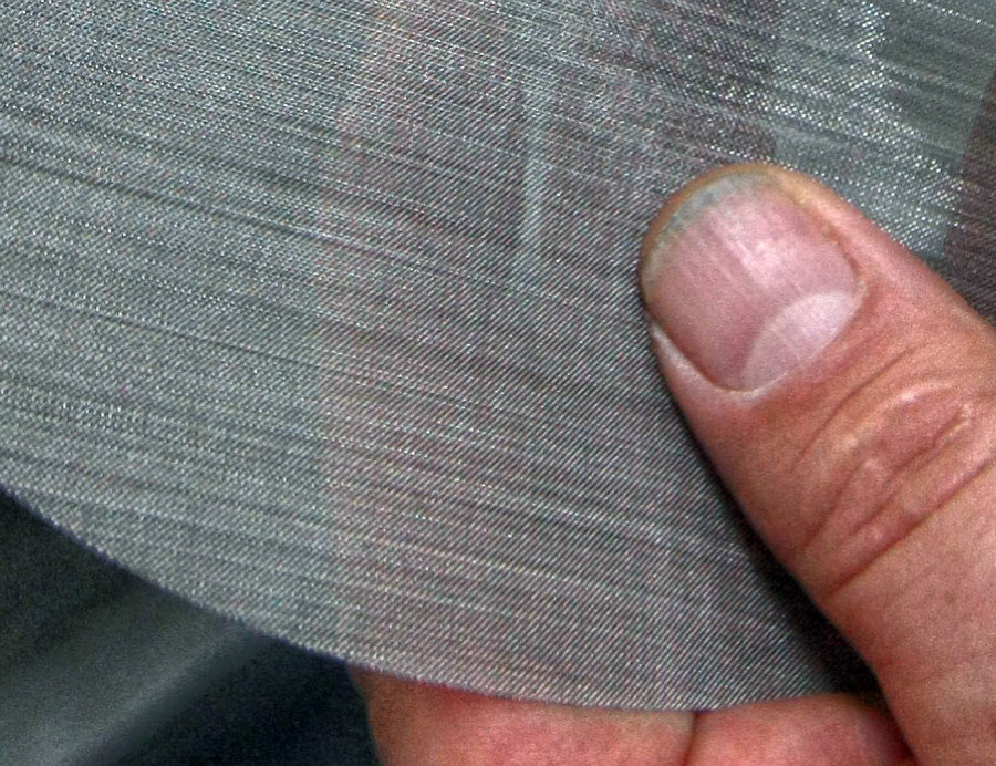 Mitas veloduše - 300 děr na centimetr čtvereční