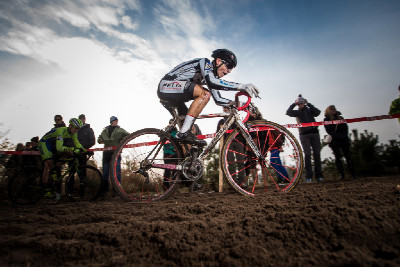 MČR cyklokros 2016: elitní závod si vyzkoušeli i vybraní junioři
