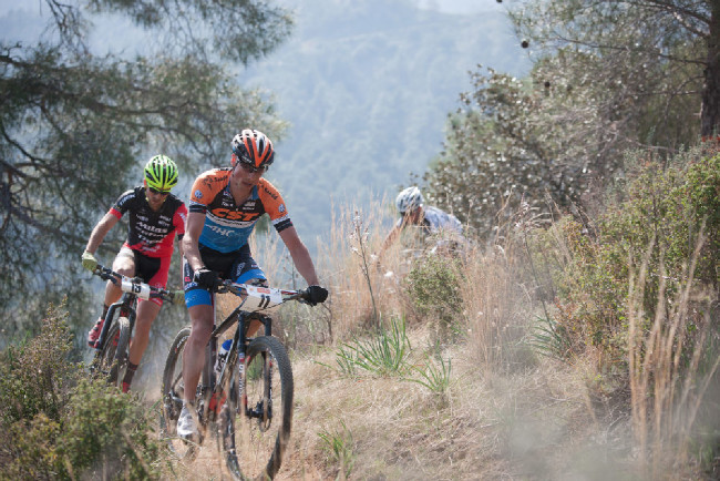 Sunshine Cup #1 - Rudi van Houts na Superioru, za ním Honza Škarnitzl