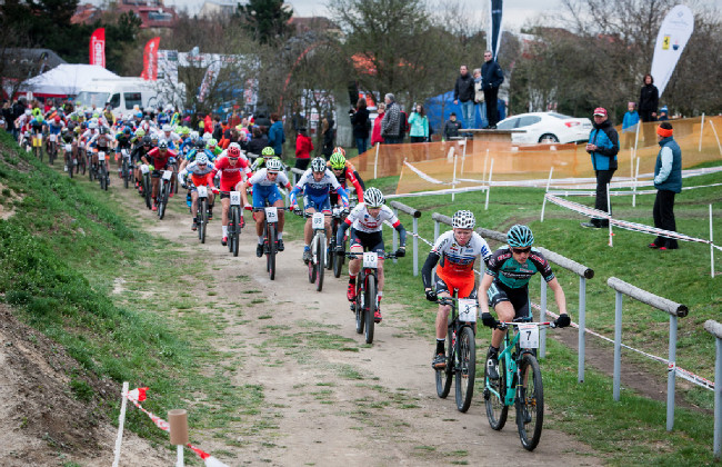 Jan Vastl vedl po startu balík elitních mužů