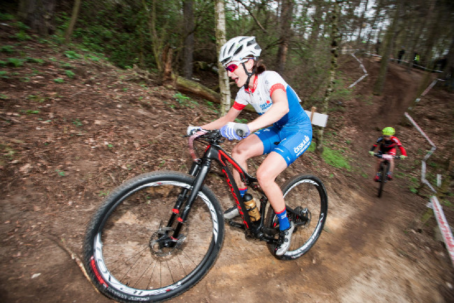 Jitka Škarnitzlová s Janou Czeczinkarovou v patách