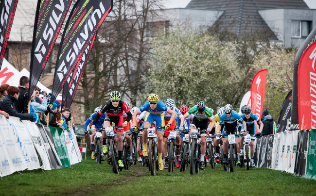 Start juniorů a Pepa Jelínek za to bere....