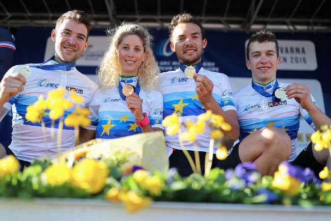 Vítězná čtveřice Švýcarů - zleva Foster, Neff, Guerrini a Albin