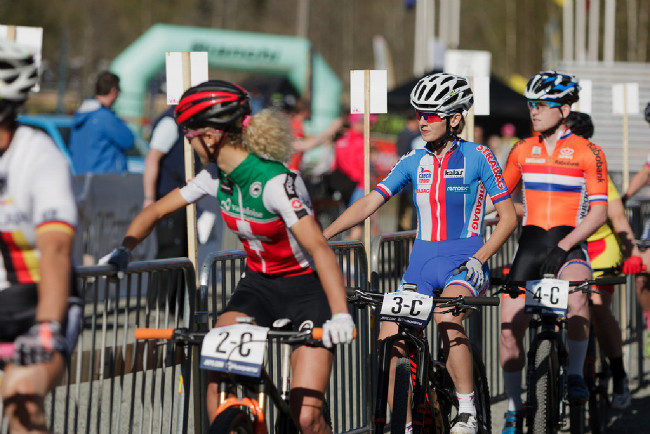 Jitka hned za Jolandou