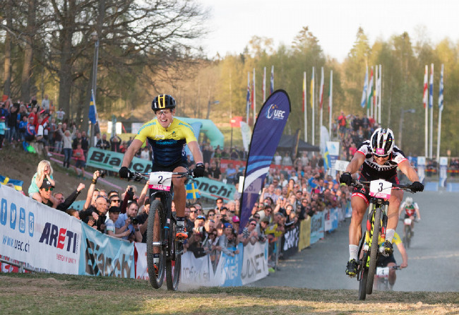 Chlup, prsa korejské ženy, galuska. Zhruba tolik dělilo Švéda Lindeho a Rakušana Federspiela ve finále