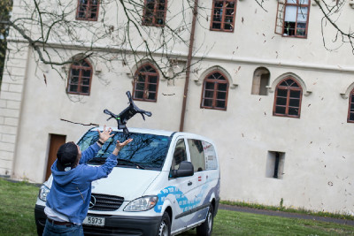 Dron týmu GoPro dolétal dřív než Peter přišel ze snídaně. Ale prořezávka je hotova.