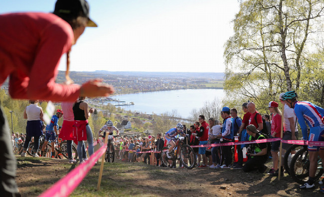 Bára Průdková a Honza Vastl fandí
