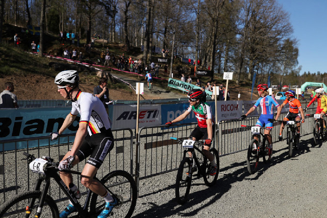 Čekání na první předávku