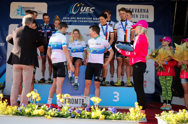 Jolanda nechtěla ze stupňů....