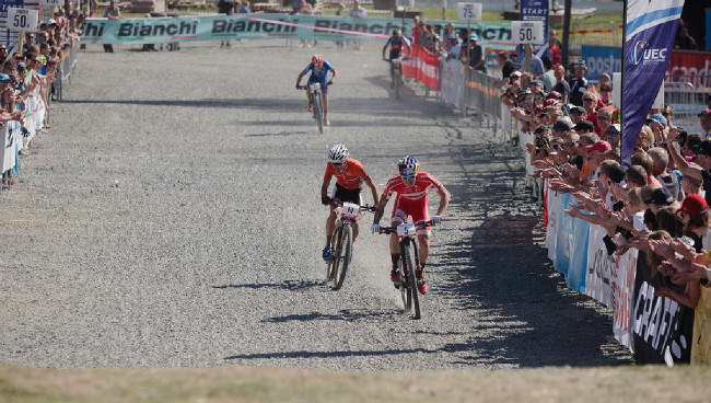 Jeden z mála sprintů na tomto šampionátu, favorit SImon Andreasen uhájil alespoň páté místo