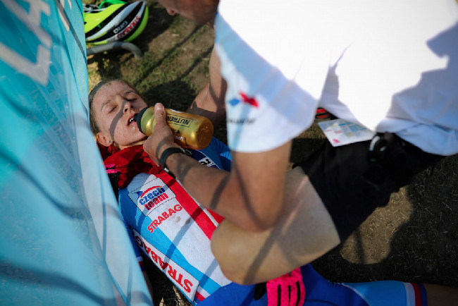 Karla byla v cíli úplně mrtvá...