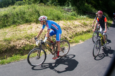 Jaroslav Kulhavý s defektem opouští trať