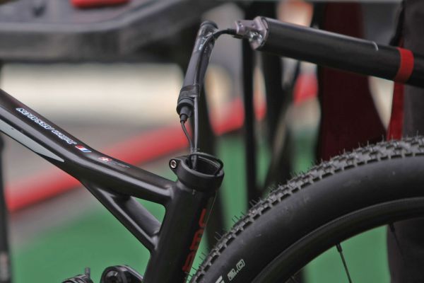 BMC Juliena Absolona - montáž teleskopické sedlovky