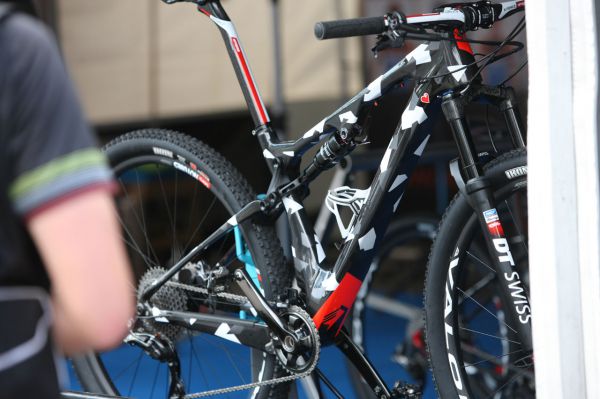 Závodní Superiory v maskovaném provedení u Barta Brentjense