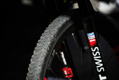 Nino Schurter testuje pláště místo galusek, tentokrát od Maxxisu