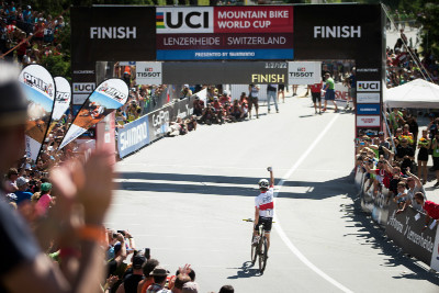 Nino Schurter slaví své 20. vítězství ve Světovém poháru