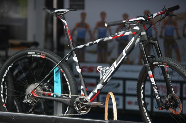 Závodní Superiory v maskovaném provedení u Barta Brentjense