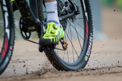 Noční déšť změnil podobu olympijského okruhu