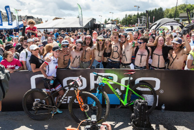 Emily Batty a její fanklub