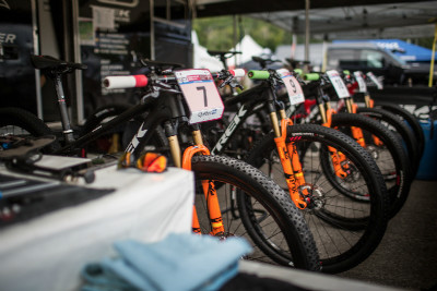 Trek pro RIo naopak od barev upustil