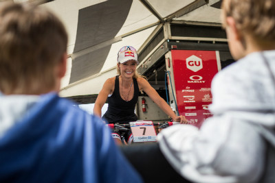 Emily Batty pod dohledem domácích fanoušků