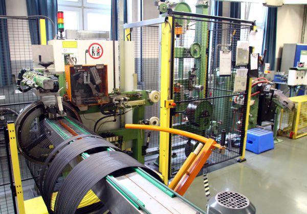 příprava drátěných patek - spojení a "pogumování"