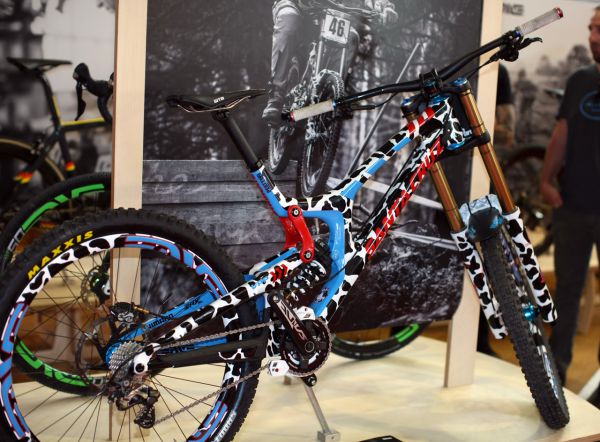 Specifický custom airbrush Steve Peata