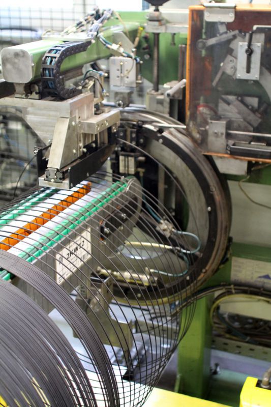 příprava drátěných patek - spojení a "pogumování"