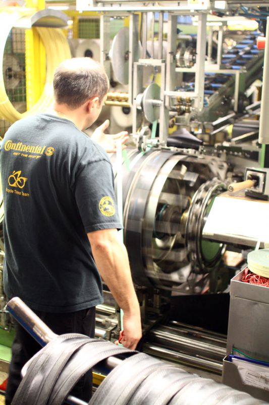 finální kompletace pláště a příprava pro vulkanizaci