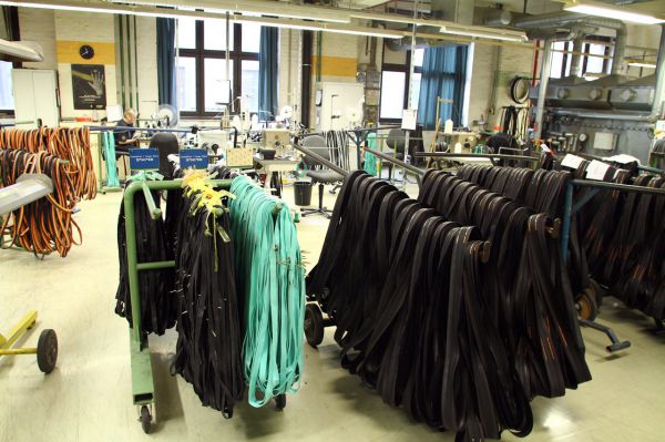 duše čekající na všití - tady vznikají galusky (Tubular tyres)