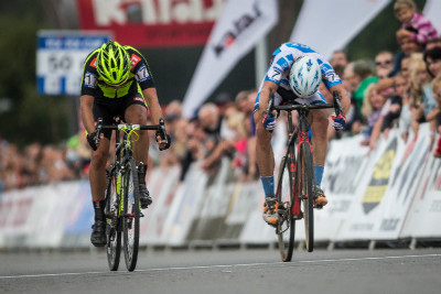 Další těsný spurt mezi Jakubem Skálou a Simonem Zahnerem