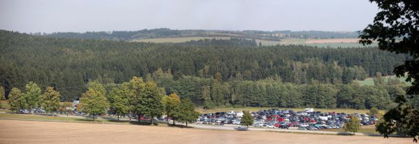Test&Expo 2016 - parkoviště byla nabitá skoro jako při letošním MS