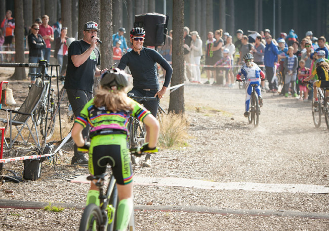 Jára Kulhavý s v Novém Městě nadmíru věnoval dětem a fanouškům