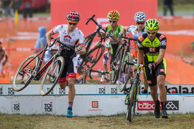 Vedoucí skupina na překážkách