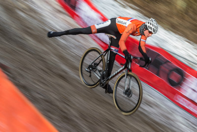 cyklokrosový balet v podání Mathieu van der Poela