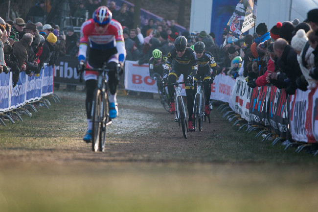 Mathieu van der Poel od startu vystřelil.... pak ale svěsil nohy
