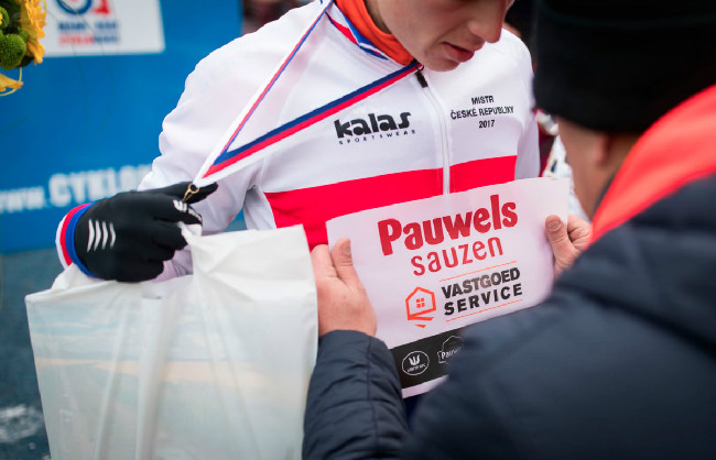 Na dresu šampiona bude slušet i název týmu