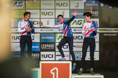 Dokonalý triumf britských juniorů (a nových dresů Kalas)