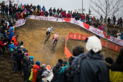 Boj o titul mezi Woutem van Aertem a Mathieu van der Poelem