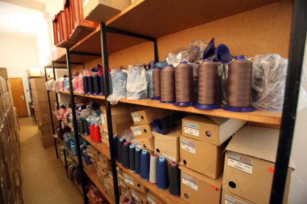 Na návštěvě v Sensoru - sklad nití
