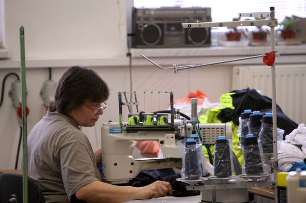 Na návštěvě v Sensoru - na komplikovanější švy je to komplikovaný šicí stroj