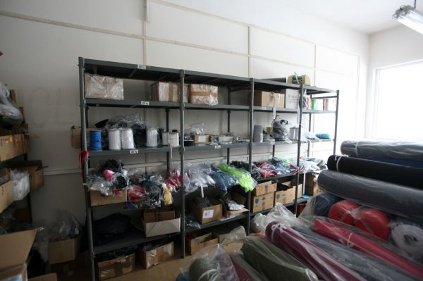 Na návštěvě v Sensoru - sklad látek a příslušenství