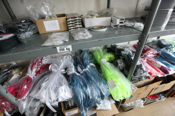 Na návštěvě v Sensoru - sklad látek a příslušenství